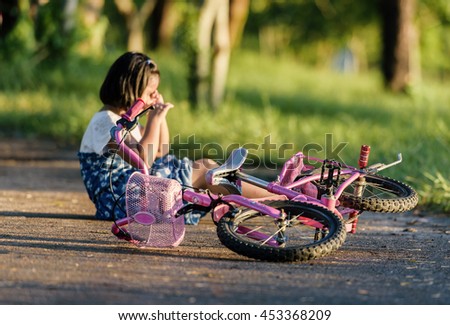 Focus selectively girl hurt crashing a bicycle accident.