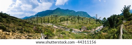 Located at Lao Cai Province, northern Vietnam, we find the Hoang Lien Mountain Range.