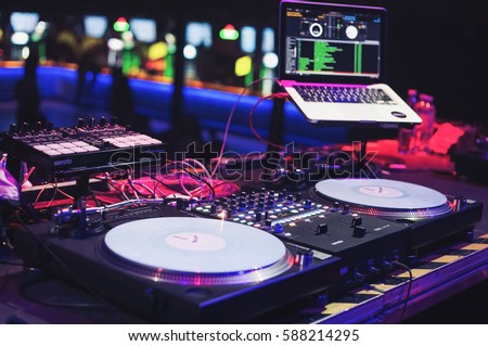 turntable dj vector Royalty Images, Free Vectors jockey & Disc Images Stock