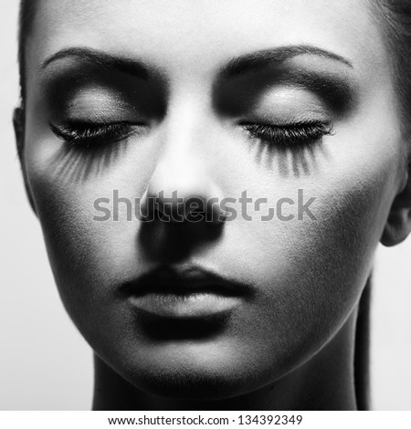 https://thumb7.shutterstock.com/display_pic_with_logo/493354/134392349/stock-photo-beautiful-woman-face-perfect-makeup-beauty-fashion-134392349.jpg