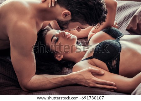 sri lankan hard sex video woman and man kissing in bed naked