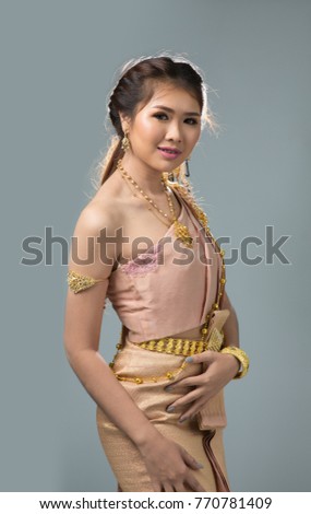 https://thumb7.shutterstock.com/display_pic_with_logo/571357/770781409/stock-photo-southeast-asian-woman-posing-in-thai-period-costume-thai-period-dress-or-traditional-thai-costumes-770781409.jpg