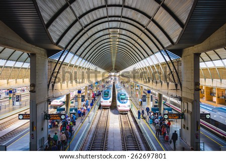 Trenes de pasajeros.     Clasificación comercial dentro del servicio regular.