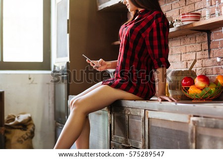 naked-pictures-on-phone-out
