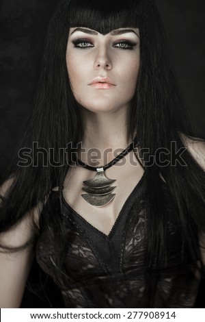 O Chamado da Wyld Stock-photo-portrait-of-a-pale-gothic-woman-in-black-277908914