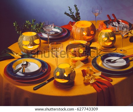 halloween table dinner place setting jack o lanterns on decorated table for halloween - Halloween Place Settings halloween table dinner place setting jack o lanterns on decorated table for halloween - Halloween Place Settings