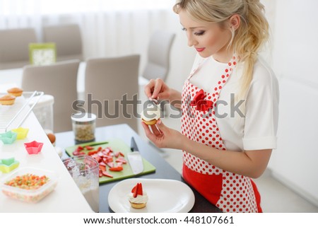 Woman Decorating Cupcakes no sugar woman stock photos, royalty-free images & vectors Woman Decorating Cupcakes no sugar woman stock photos, royalty-free images & vectors