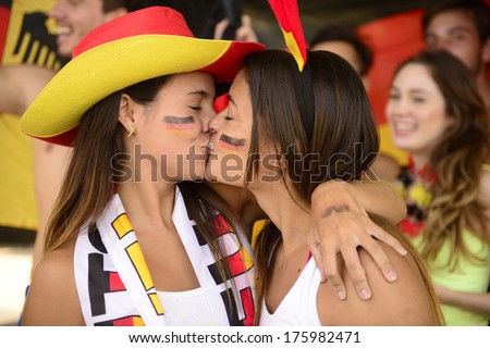 CONCRETE BLONDE KARAOKE Shemales Strokers Free Pics