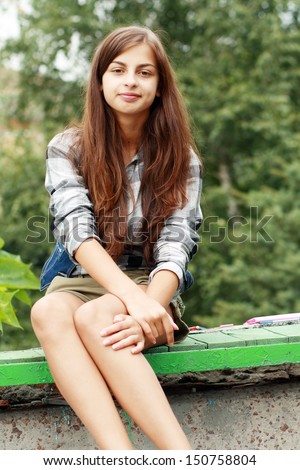 clip-cute-brunette-teen-like-big-friday