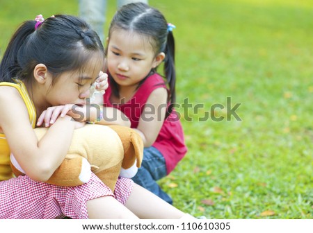 how to comfort a girl when she is crying how to comfort a girl when she is crying