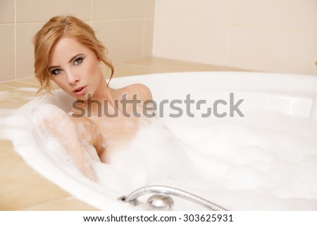 sexy-blonde-bath-teen-brunette-hairy-pussy
