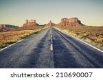 Long road to Monument Valley, USA 