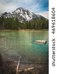 Landscape of Leigh lake and Mount Moran in Grand Teton National Park ...