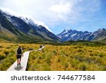 Walking along the great winding Hooker Valley track at Mount Cook, New Zealand.
 (19-03-2017)