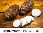 Small photo of Brazilian potato known as yam. In some places, it is common to refer to the following species Alocasia, Colocasia, Xanthosoma, and Ipomoea, also as yam. Their tubers are also called yams.