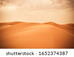 Sand dune in Saudi desert - Beautiful Arabian desert 