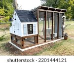 Backyard chicken coop for small ...