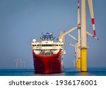 Sevice operations vessel in dynamic positioning sat of offshore wind turbine