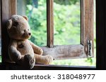 Teddy Bear Sit And Waiting At ...