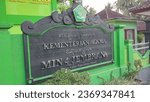 Small photo of Jembrana 30 September 2023, nameplate on the front of Madrasah Ibtidaiyah Negeri 4 Madrasah Ibtidaiyah Negeri 4 Village Cupel Jembrana Bali