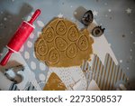 baking gingerbread with an Easter motif, baking with children, children's rolling pin, cookie cutters
