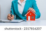 Small photo of Realtor with contract, red house model, amenities, appraisal price, built-in, central business district, custom made, electricity meter deposit, freehold, foreigner quota, home free investment