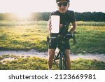 Cyclist showing the phone with blank screen 