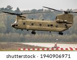 Us Army Boeing Ch 47f Chinook...