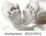 Newborn Baby Feet  Close Up ...