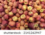 Small photo of full-frame view of unadorned pile of red apples in a grocery store.